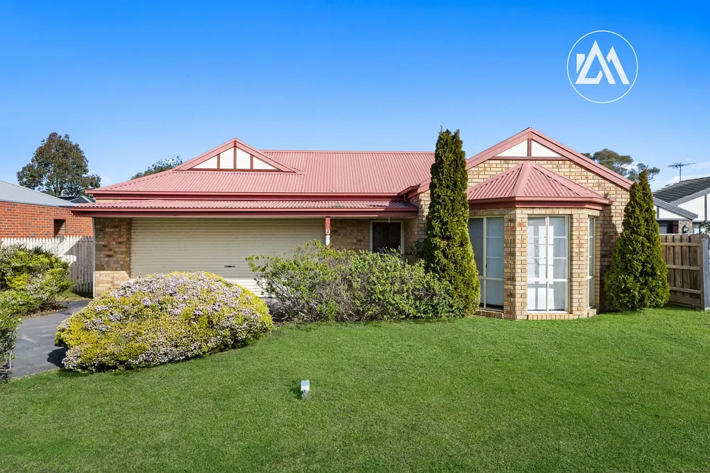 Mornington 3房 Mornington 中心区域，空间、便利与潜力兼备 Space, Convenience and Potential in the Heart of Mornington