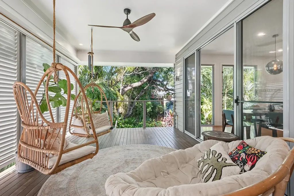 STYLISH FAMILY HOME IN A PRIME WOOLOOWIN LOCATION