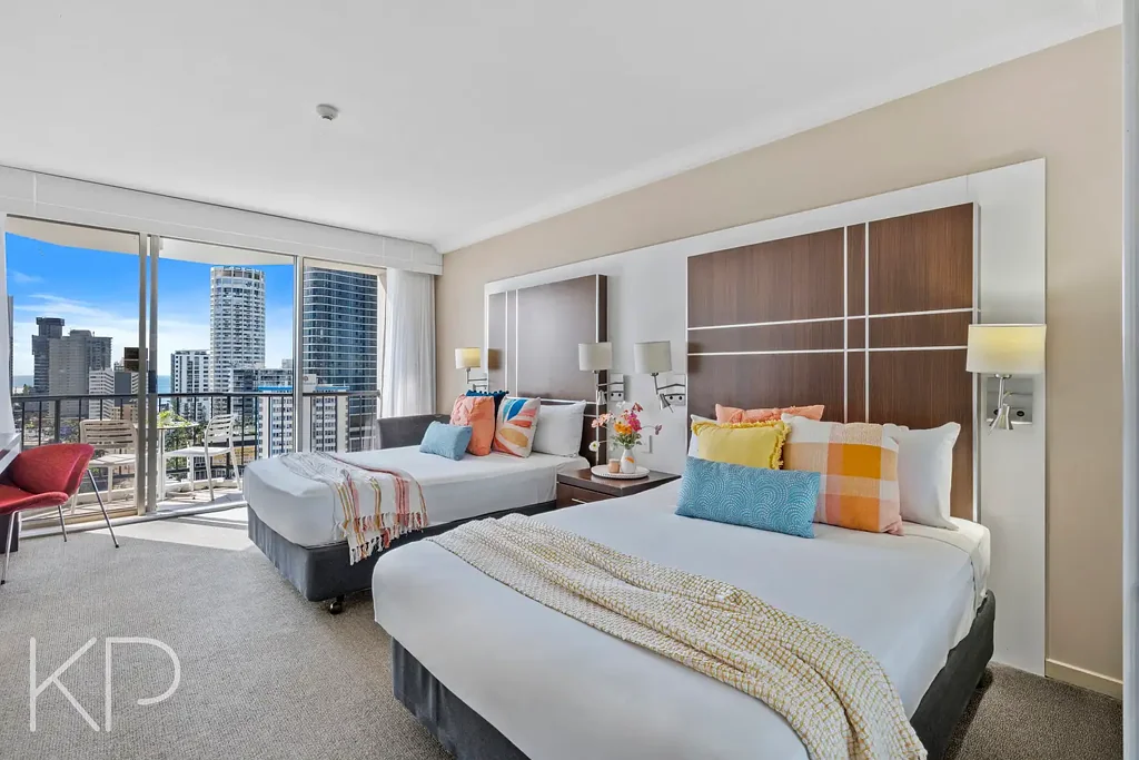 Surfers Paradise 1 Bedroom 13th Floor Investment Studio in Iconic Beachside Tower