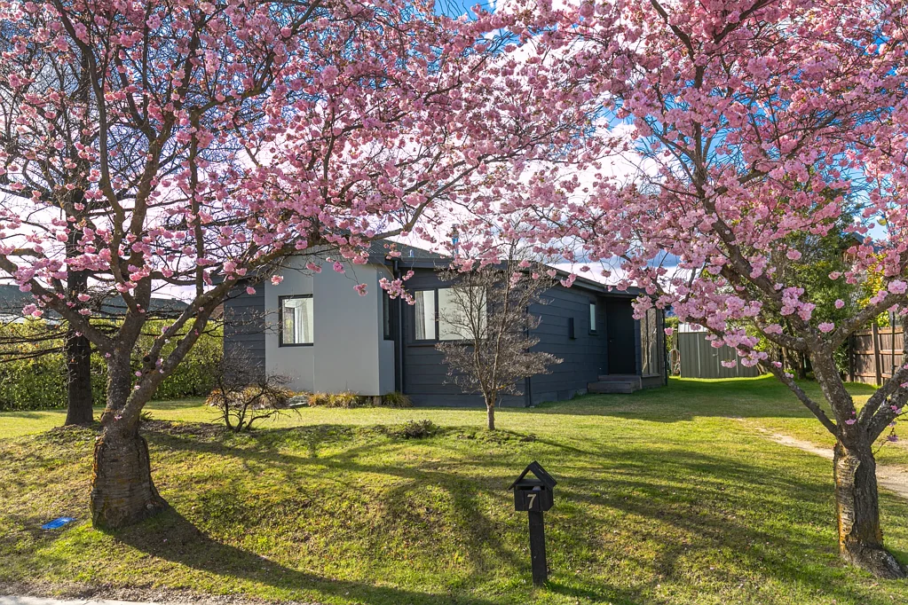 Wanaka 3ਬੈੱਡਰੂਮ Tranquil Wanaka living in an established setting