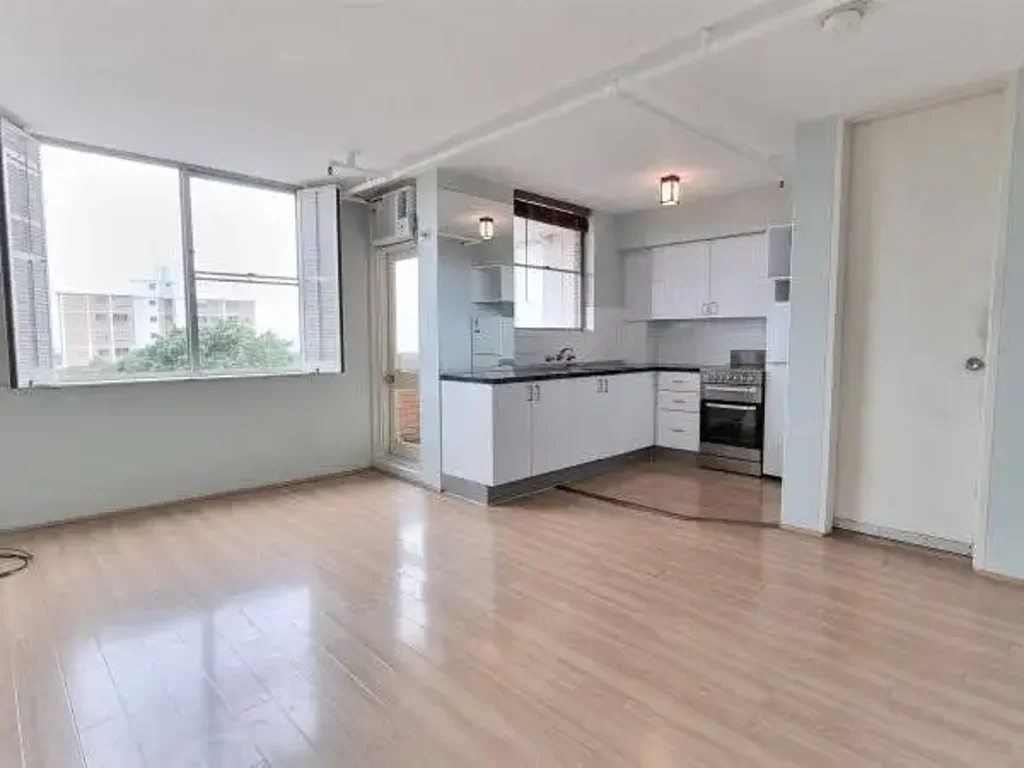 RENOVATED STUDIO WITH BALCONY & POOL