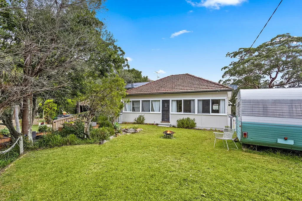 Bundeena 4房 隐秘位置 私人溪流 Granny Flat 租赁潜力 宁静环境 社区便利 Character, Privacy, Versatility