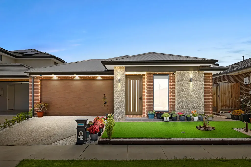 Fraser Rise 4 Bedroom Modern Family Excellence with Two Master Suites
