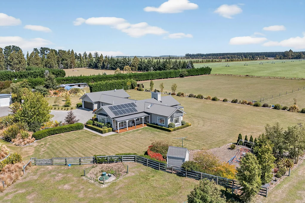 West Eyreton Country charm meets self sufficient comfort