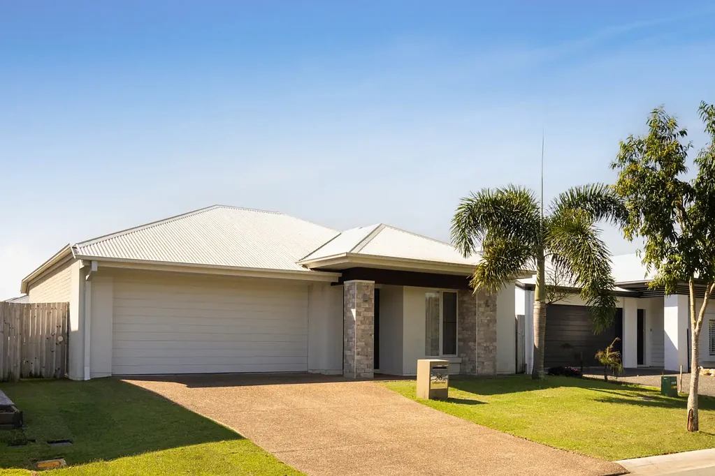 Newport 4 Bedroom STYLISH FAMILY RETREAT WITH COASTAL LIFESTYLE APPEAL