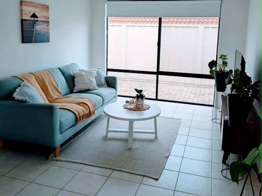 Quinns Rocks 3房  Your Ideal Coastal Start — Light, Bright, and Perfectly Positioned
