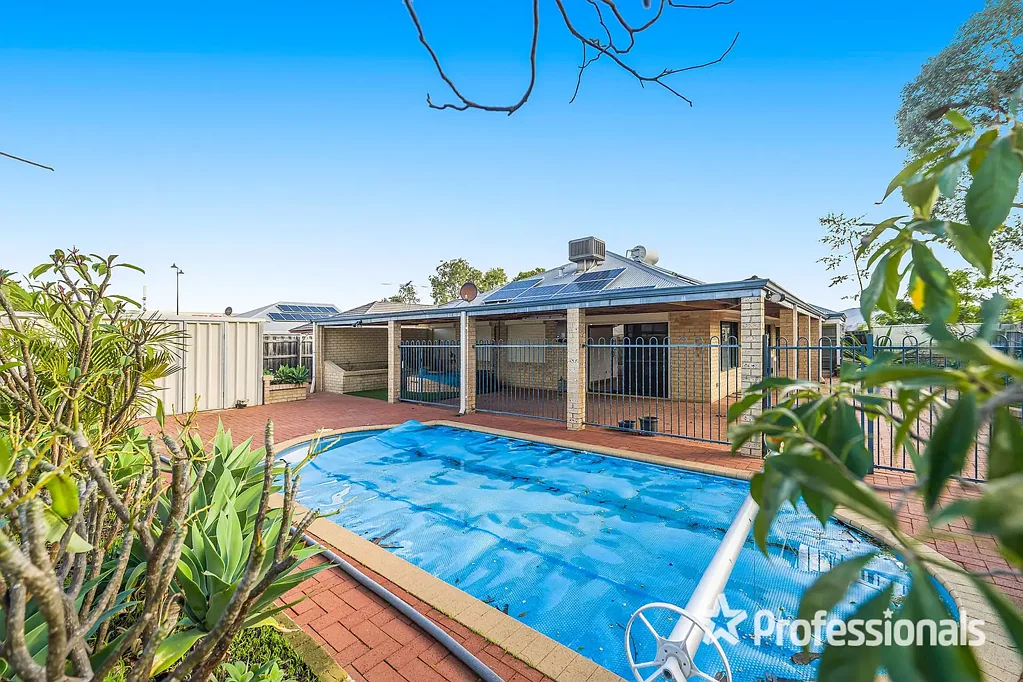 Stunning 4-Bedroom Home in Ellenbrook!