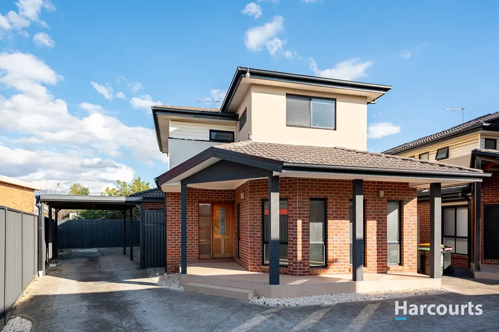 Spacious & Stylish Townhouse Living!