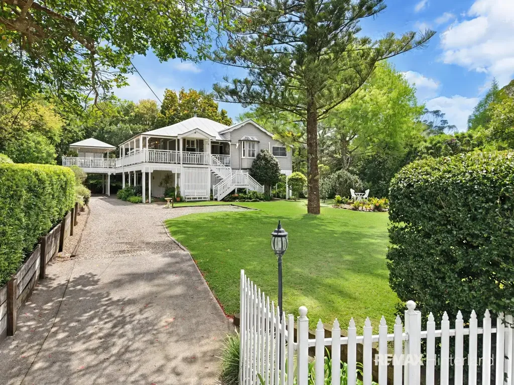 Maleny 3 Bedroom Authentic Queenslander with Glass House Mountains Views