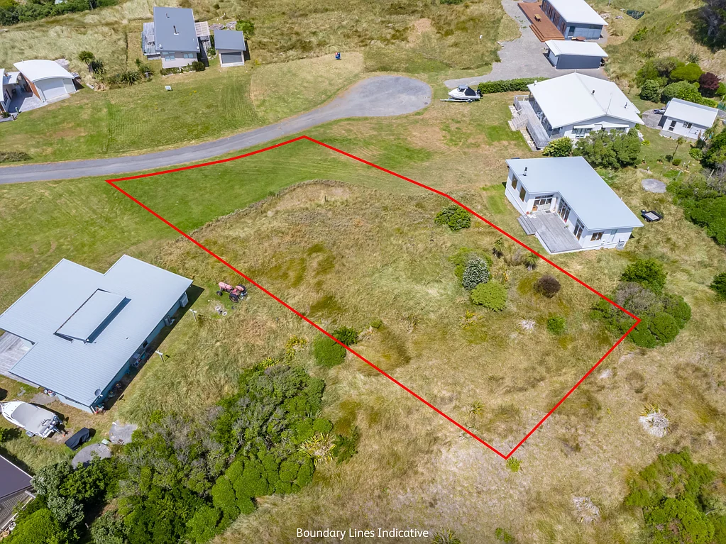 Te Wharau Sun-kissed bliss: Dive into 4 Puk Lane