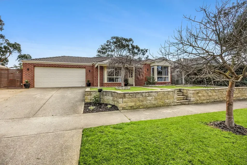 Torquay 4房  FAMILY-SIZED LIVING IN THE HEART OF WOMBAH PARK