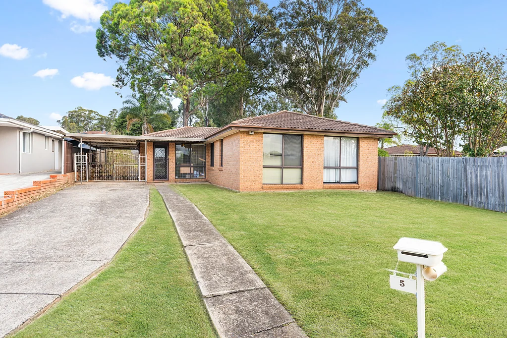5 Aztec Close, Greenfield Park, NSW 2176