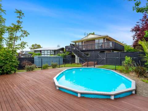 Supersized Family Home with Pool