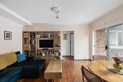 4/13 Dibbs Street, Canterbury