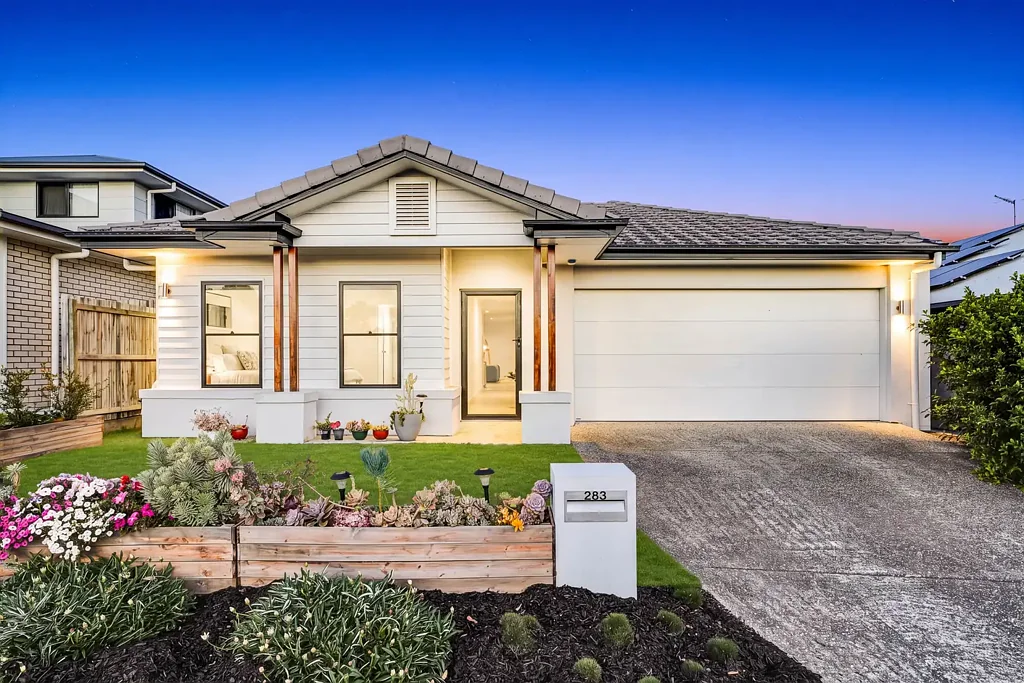 Logan Reserve 4Zimmer Elegant North Facing Family Living in a Premier Growth Corridor