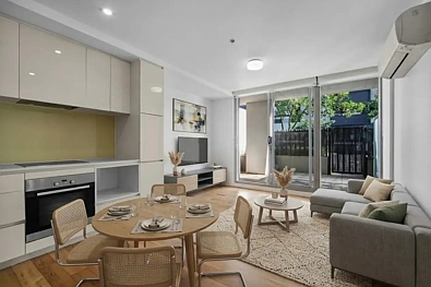 Port Melbourne 1房 海滨瑰宝 安全底层 Miele电器 宽敞露台 步行海滩 咖啡馆环绕 Ground-Floor Beachside Gem