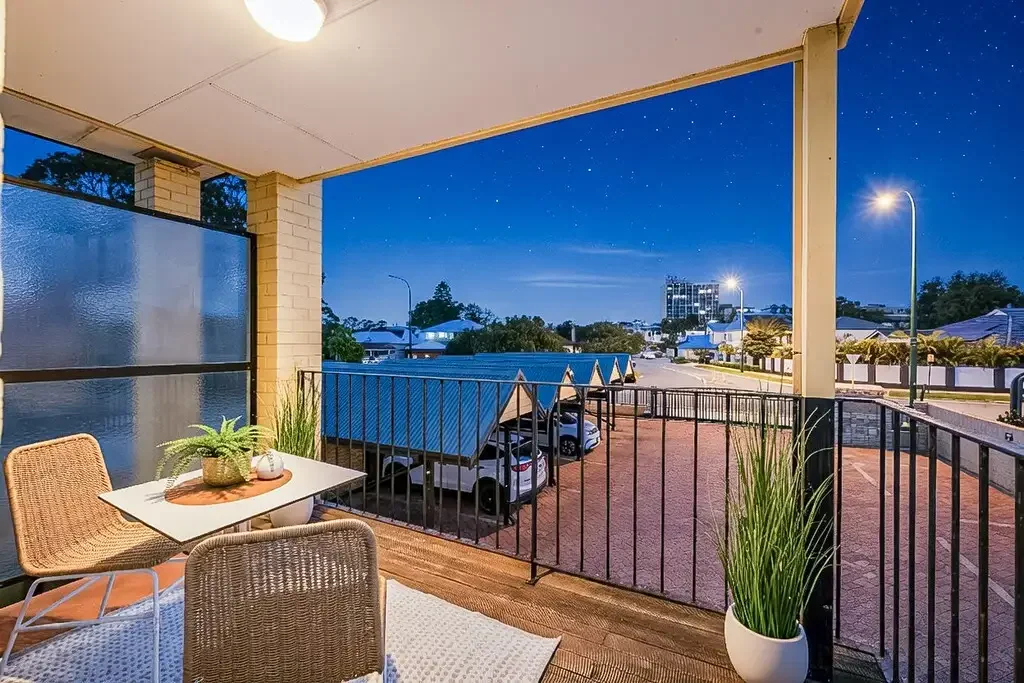 South Perth 1 Slaapkamer MOVE STRAIGHT IN & ENJOY THE SOUTH PERTH LIFESTYLE
