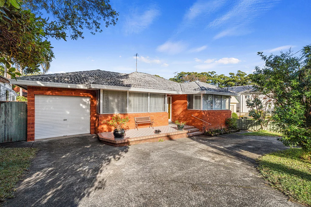 Mortdale 4બેડરૂમ When a House is a Home   SINGLE LEVEL. North Facing. Charming family Home in a prime location