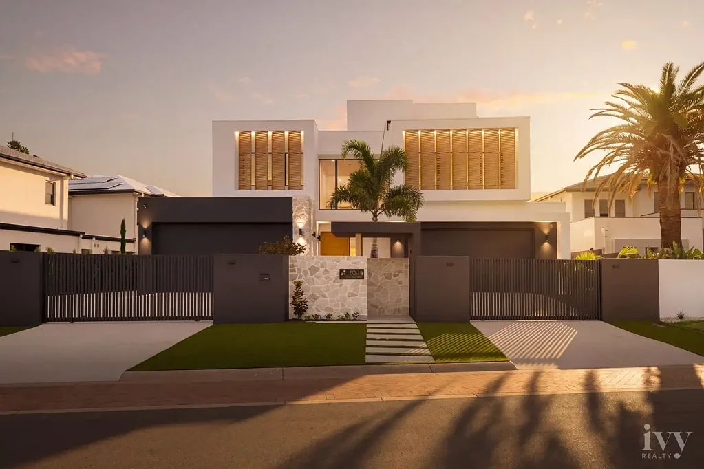 Paradise Point 5房  Triple-Level Modern Waterfront Marvel – Brand New, with Magnificent Views