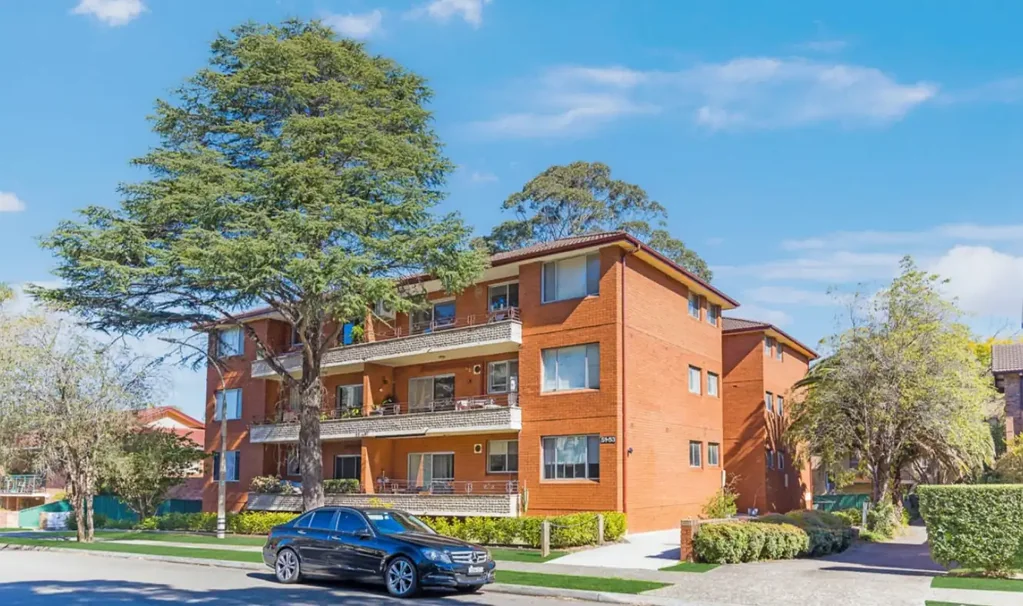 Spacious Ground Floor Three Bedroom Apartment