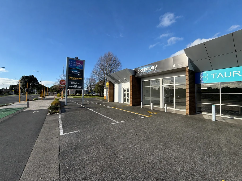 Tauranga Central  Profile retail on Cameron Road
