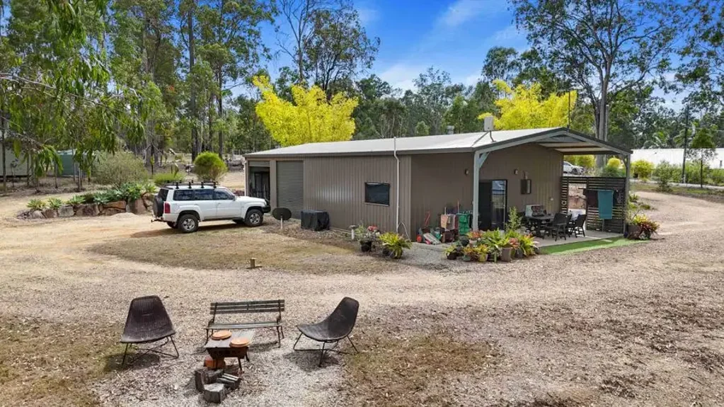 Glenwood SHED WITH AMENITIES ON LARGE BLOCK