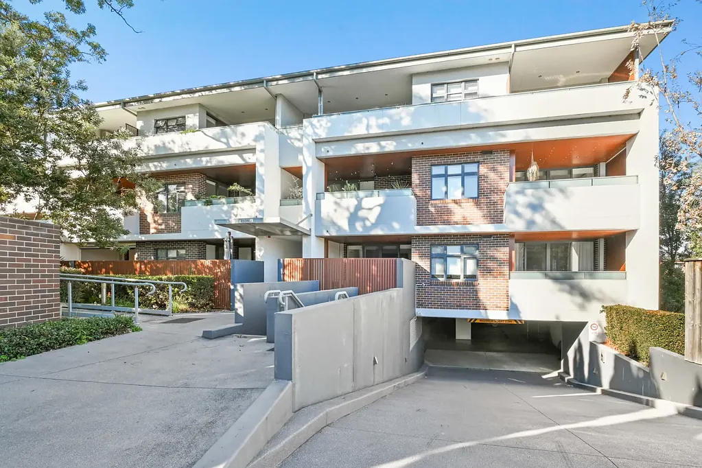 Spacious One-Bedroom Apartment with Large Study & Private Courtyard