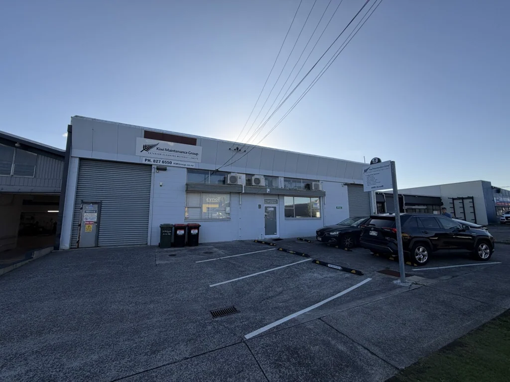 New Lynn Versatile Dual-Warehouse Opportunity