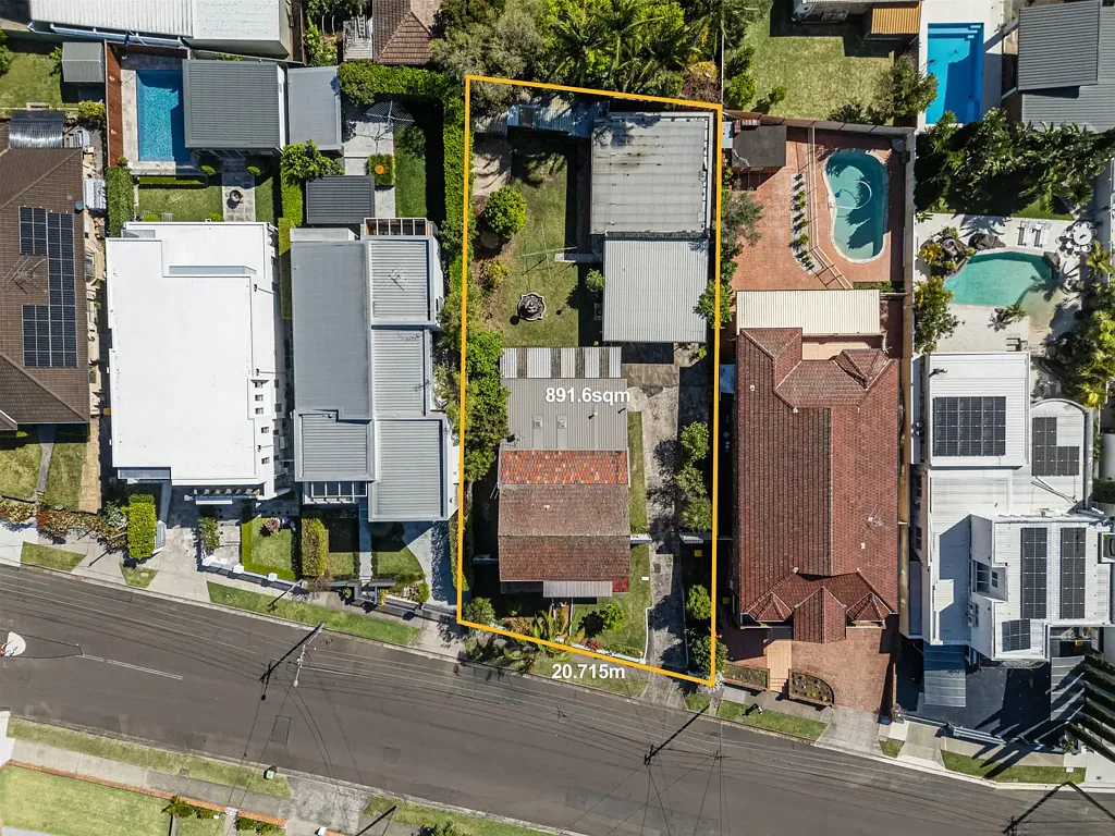 Earlwood 5ਬੈੱਡਰੂਮ Substantial Family Home on Approx. 890sqm with 20m Frontage