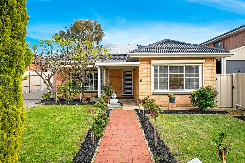 Netley 3Phòng ngủ Stylishly Upgraded Solid Brick Stunner