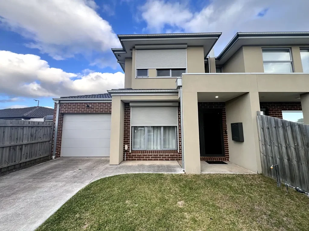 Werribee 2 Bedroom Private Sale: Modern 2-Bedroom Townhouse with Study - 1/22 Pelican Pl, Werribee