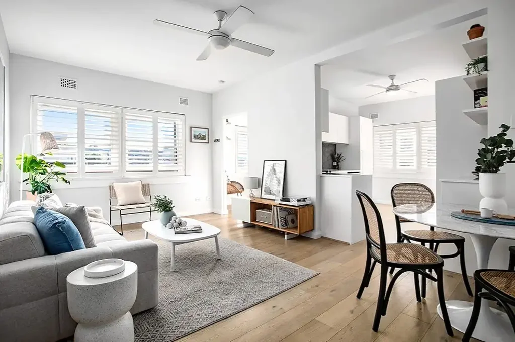 A beautiful Art Deco Apartment in a Prime Coastal Setting