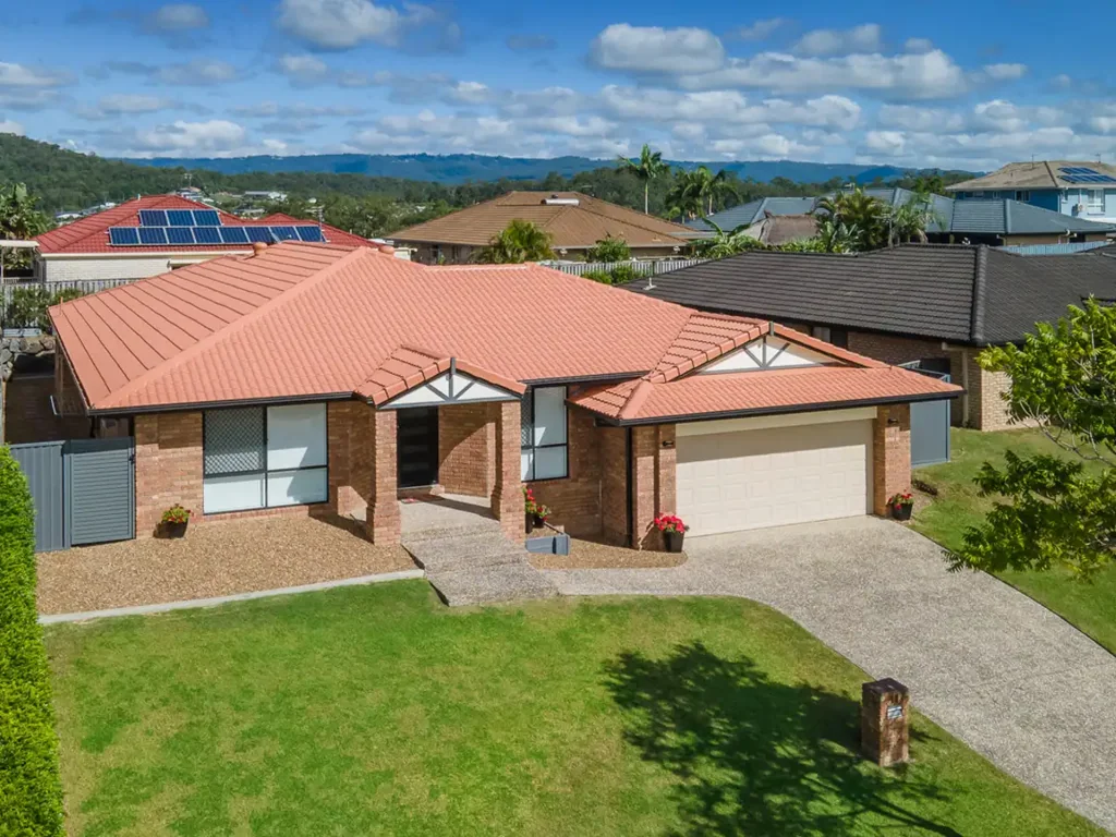 Oxenford 5Kwarto Spacious Family Living in a Quiet, Elevated Cul-de-Sac
