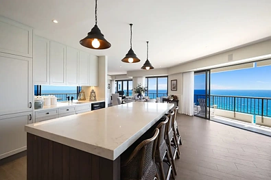 Main Beach 4房  Sub-Penthouse Luxury: Sweeping Views and Timeless Design