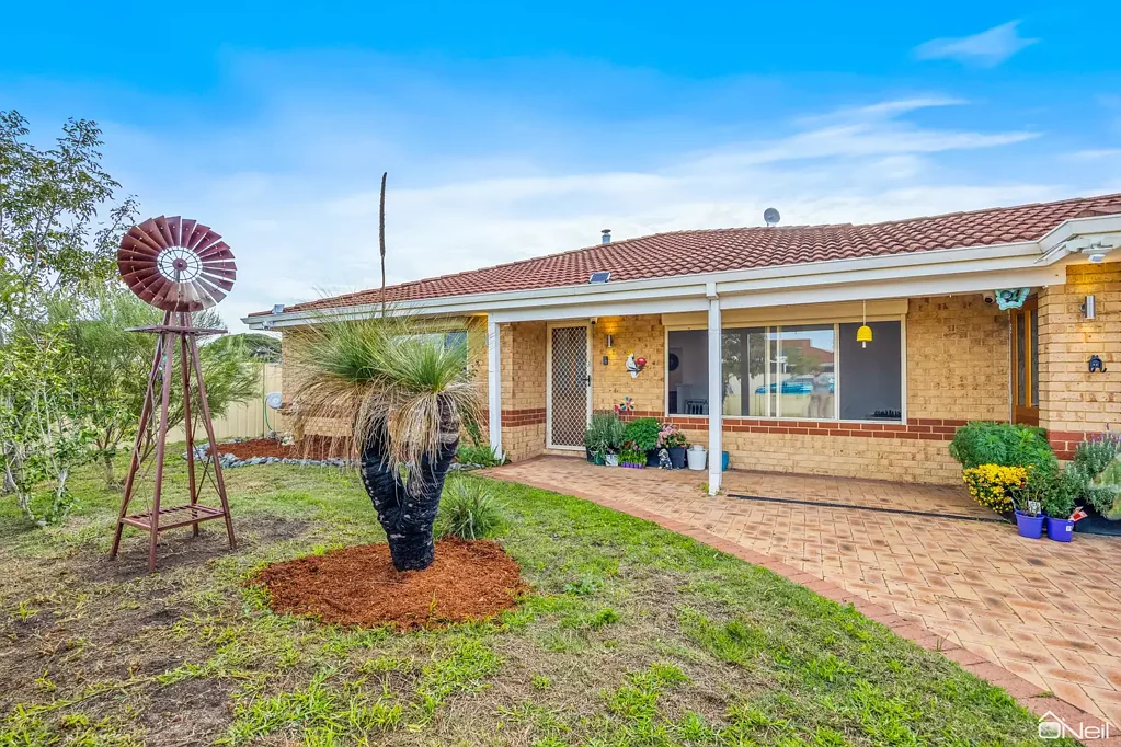 Seville Grove 4Moenga SPACIOUS FAMILY LIVING WITH ROOM TO ENTERTAIN