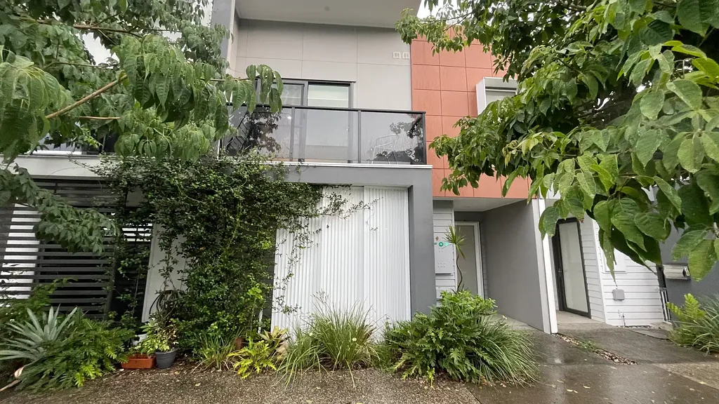 Stunning 5-Bed Terrace in Carseldine with Ducted Aircon & Solar battery