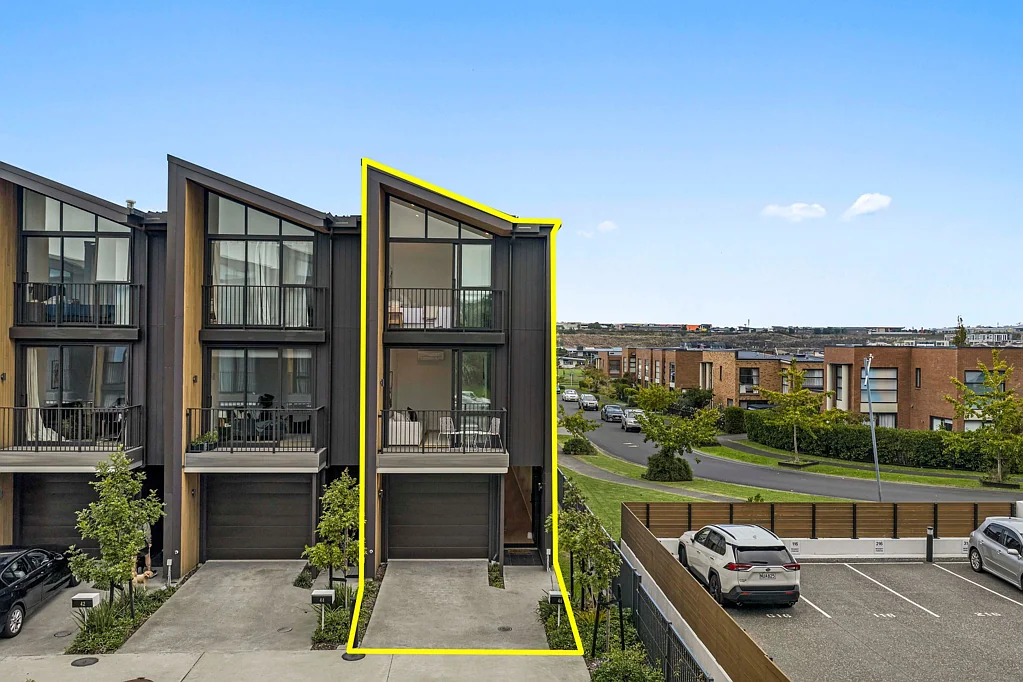Stonefields 3બેડરૂમ COVETED CORNER END UNIT- MAKE ME AN OFFER!
