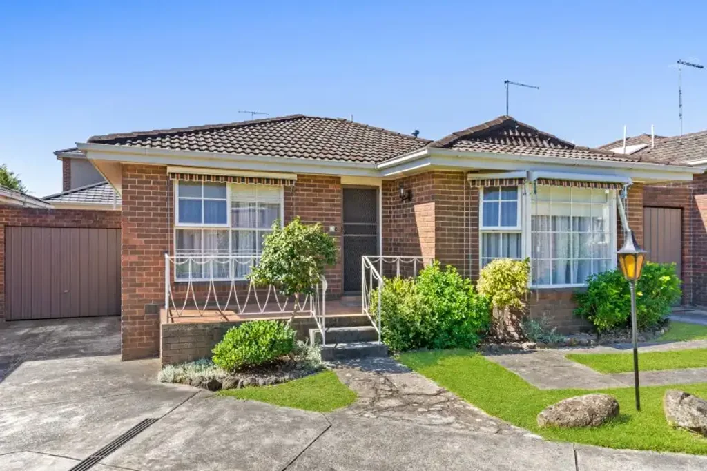 ATTRACTIVE, LOW MAINTENANCE LIVING IN DESIRABLE LOCATION