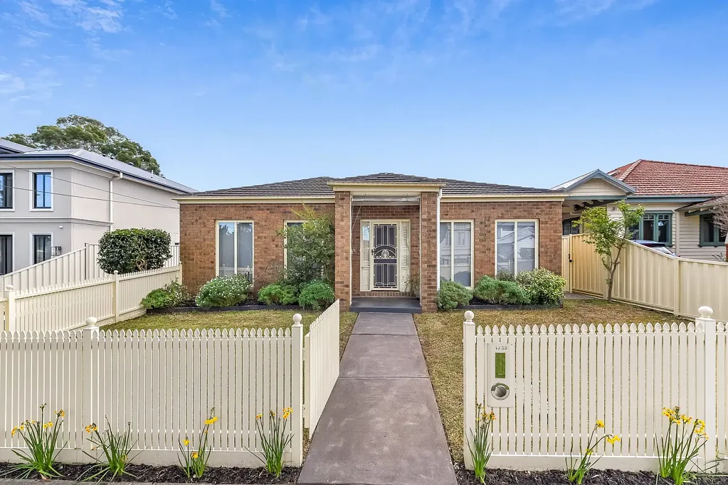 Mount Waverley 3chambre Stylish Single-Level Living in a Coveted Mount Waverley Location