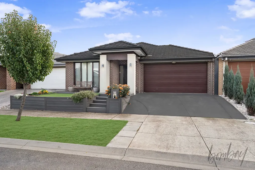 Craigieburn 4ห้องนอน 4 Polo Place, Craigieburn - Spacious 4-Bedroom Family Home with Investor Goldmine Appeal