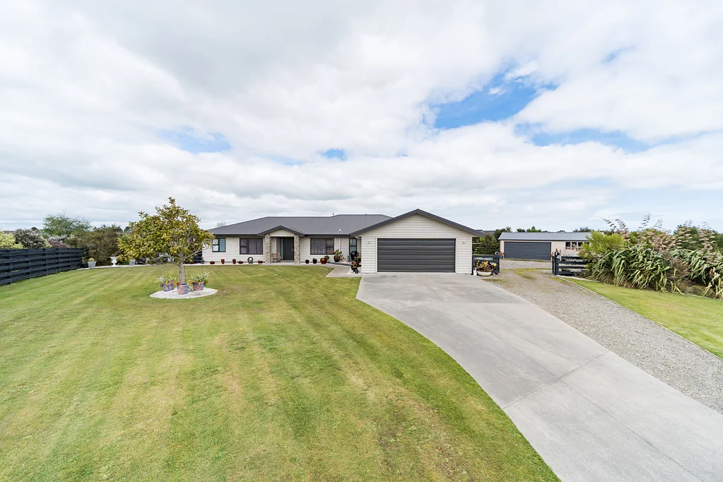 Feilding 5房  Modern living, country charm