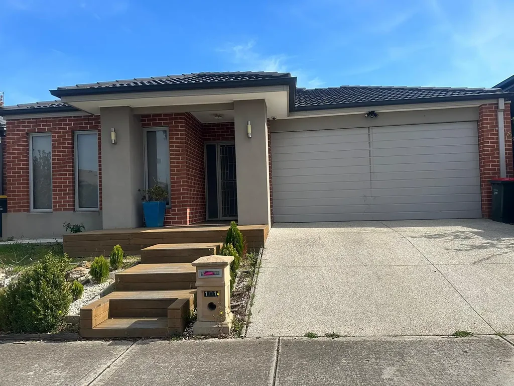 Stylish 4-Bed Family Home in Sought-After Moor Park Drive