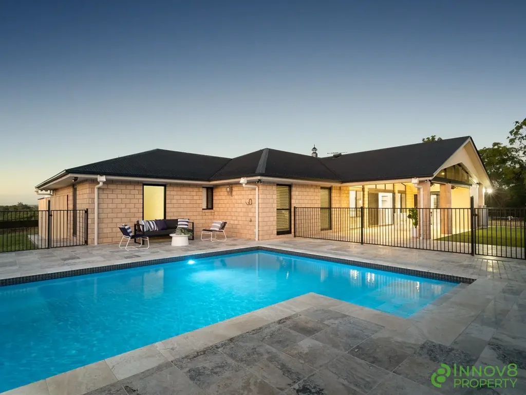 15 Ron Bischof Close, Cashmere, QLD 4500