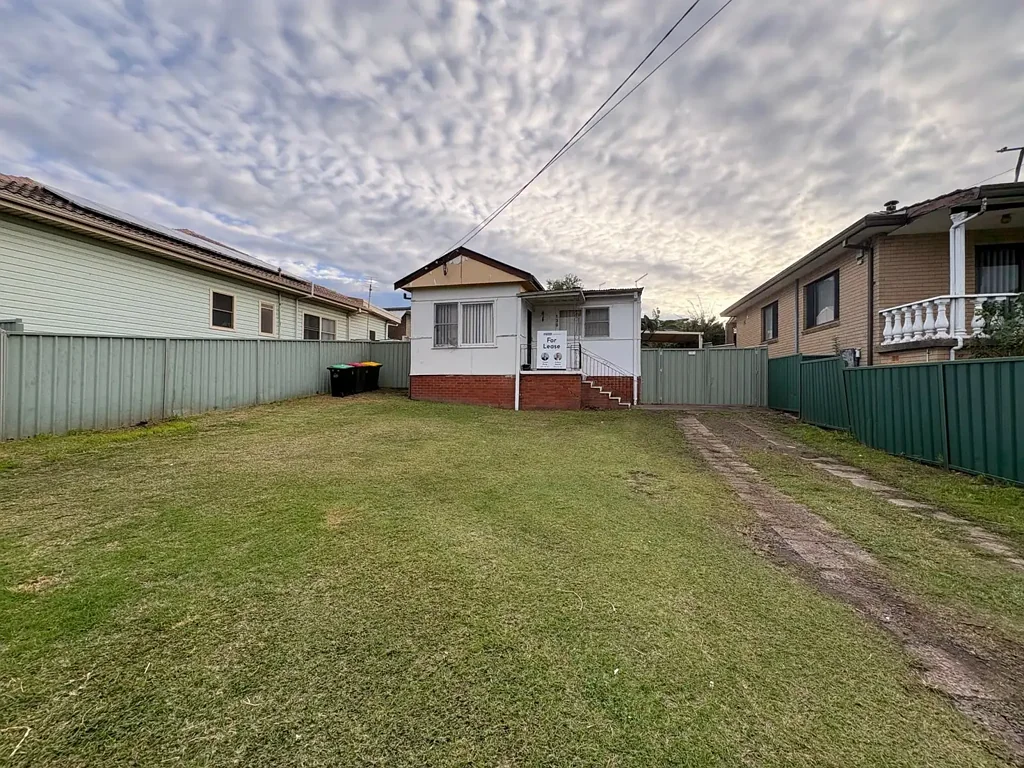 Spacious Family Home in Convenient Fairfield Heights Locatio