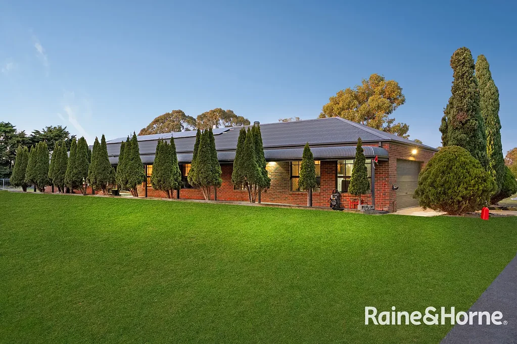 30-32 Cross Road, Devon Meadows, VIC 3977