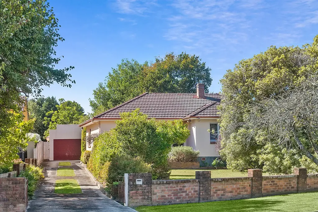 Moss Vale 5 Bedroom Mid Century Marvel on 2,991sqm block - moments to town