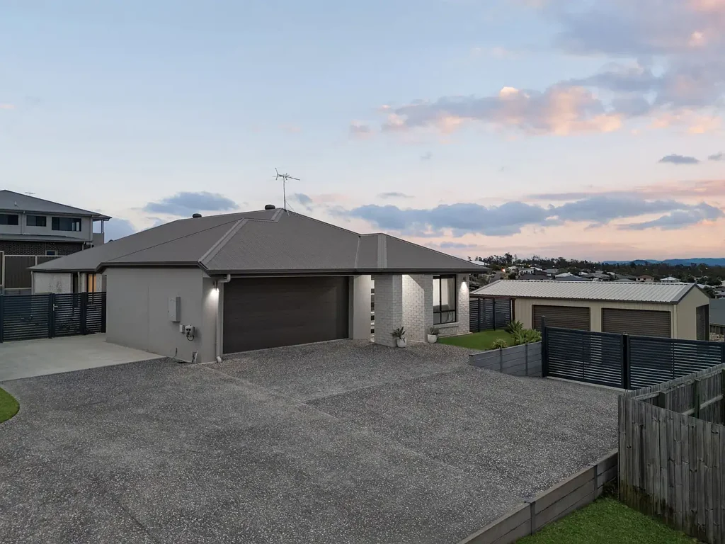 27 Rawlings Road, Deebing Heights, QLD 4306