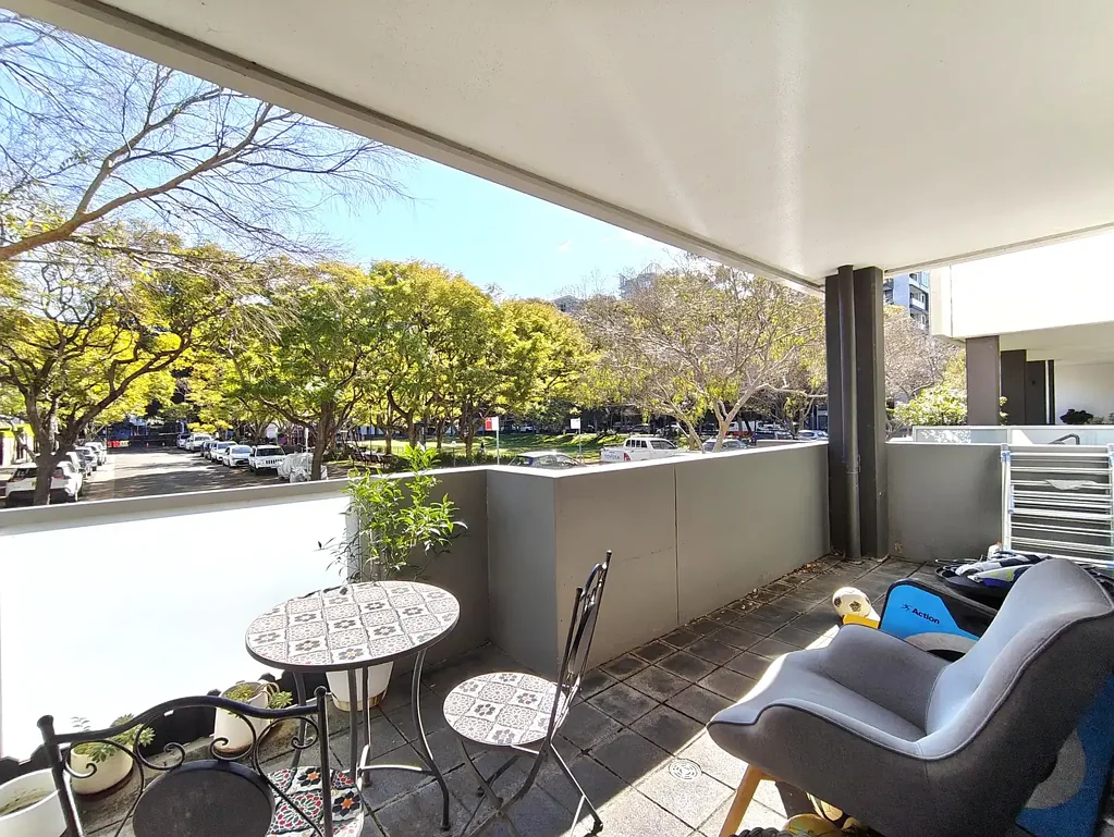 MODERN 2-BEDROOM APARTMENT WITH LEAFY PARK VIEWS IN "NOVA" COMPLEX