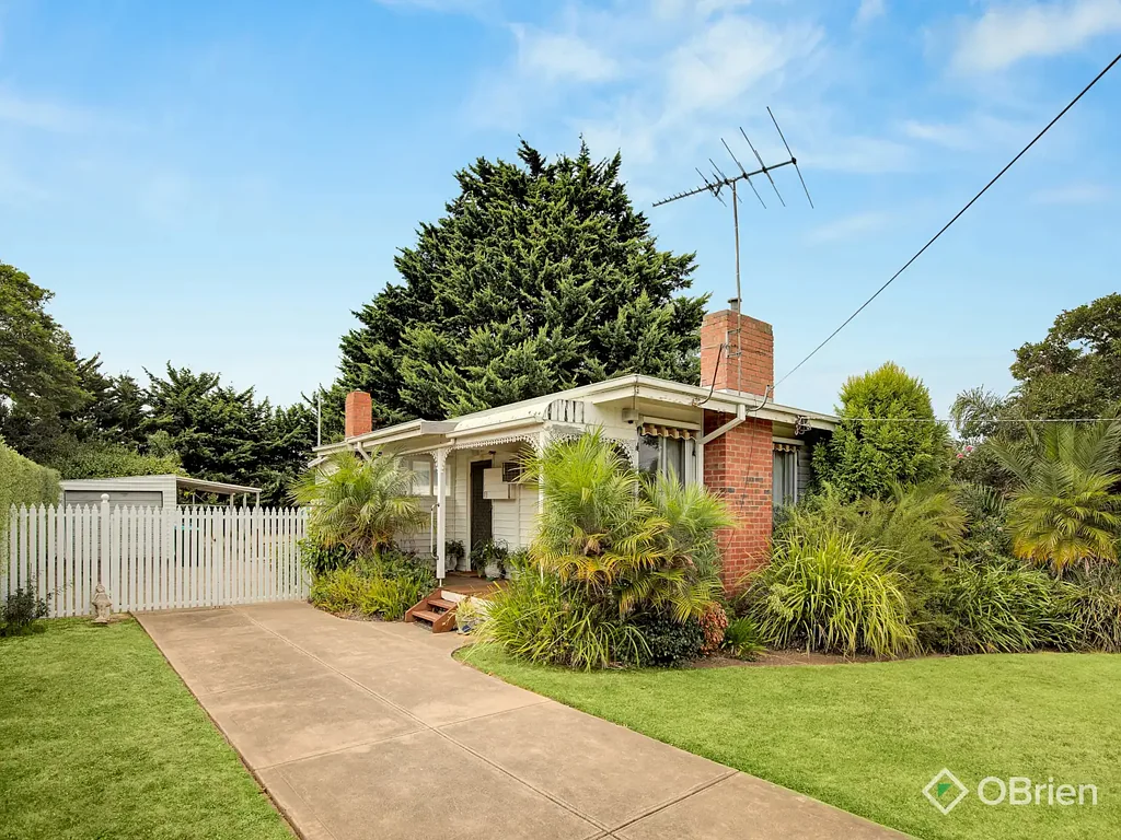 Werribee 6غرفة نوم Prime South Werribee Opportunity – 1,780m² (Approx.) with Dual Income & Endless Potential