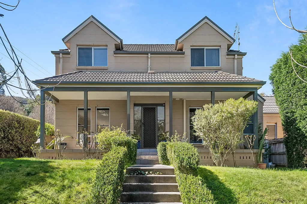 Bright, Stylish & Superbly Located